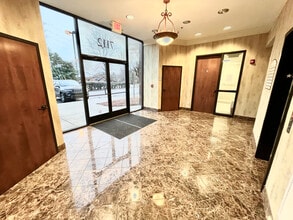 7112 Crossroads Blvd, Brentwood, TN à louer Hall d’entrée– Image 1 sur 14