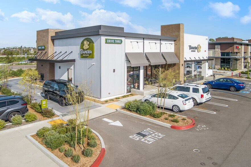 455 Hacienda Dr, Vista, CA à vendre - Photo de l’immeuble – Image 3 sur 8