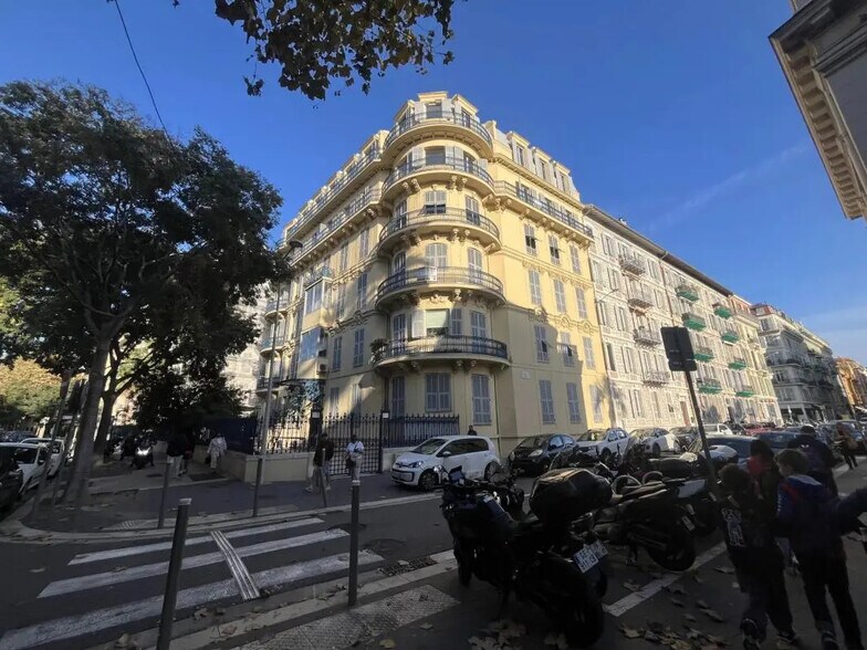 Bureau dans Nice à louer - Photo de l’immeuble – Image 3 sur 12