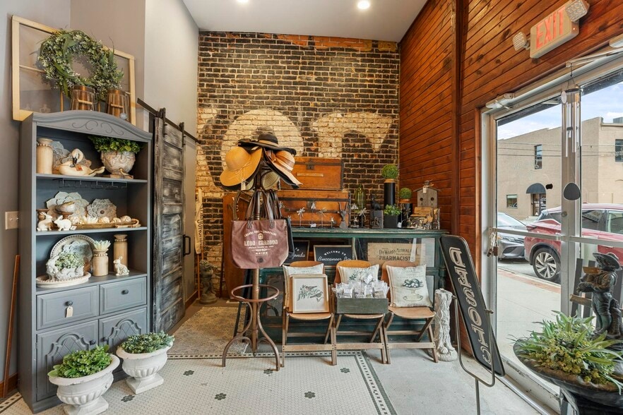 128 S 6th St, Plattsmouth, NE à vendre - Hall d’entrée – Image 3 sur 47