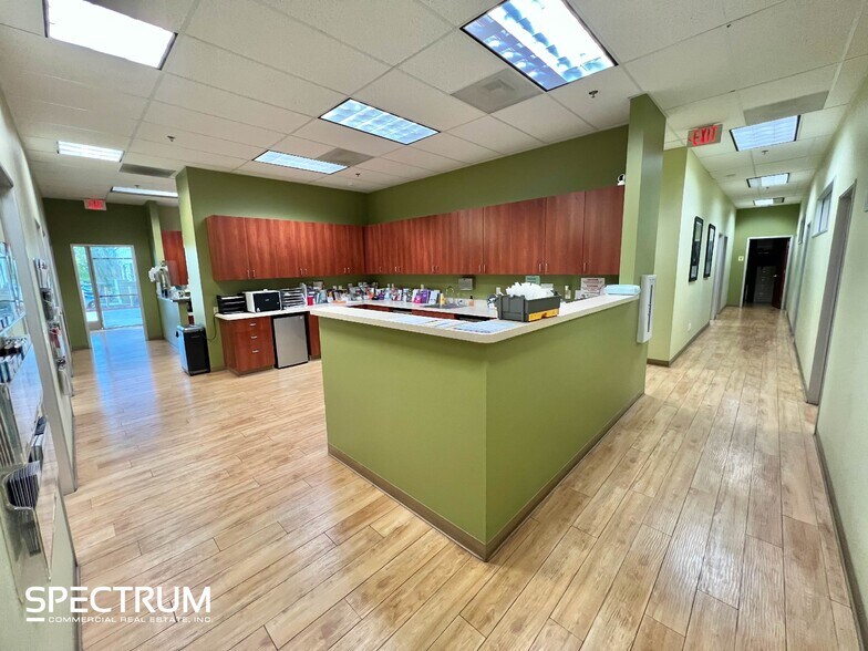 21060 Centre Pointe Pky, Santa Clarita, CA à louer - Photo de l’immeuble – Image 2 sur 15