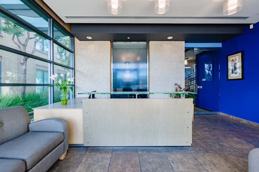 16500 Bake Pky, Irvine, CA à vendre - Photo intérieure – Image 2 sur 34