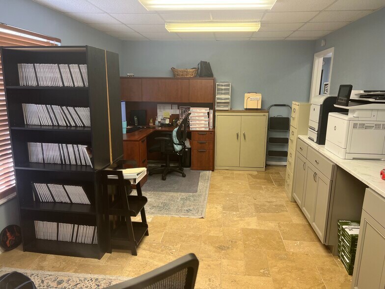 609 N Hepburn Ave, Jupiter, FL à louer - Photo de l’immeuble – Image 2 sur 15