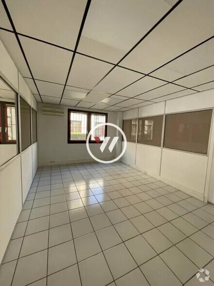 Bureau dans Aubagne à louer - Photo intérieure – Image 3 sur 7