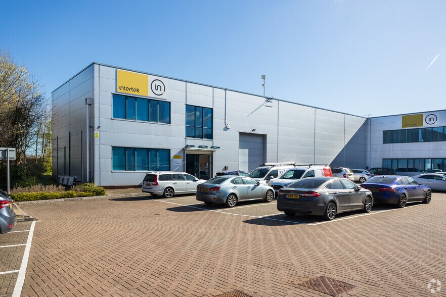 Randalls Rd, Leatherhead à louer - Photo de l’immeuble – Image 3 sur 4