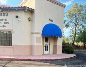 3433 E Fort Lowell Rd, Tucson, AZ à louer Photo de l’immeuble– Image 2 sur 4