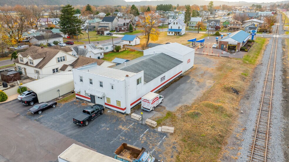680 Oak St, Bloomsburg, PA à vendre - Photo de l’immeuble – Image 3 sur 35