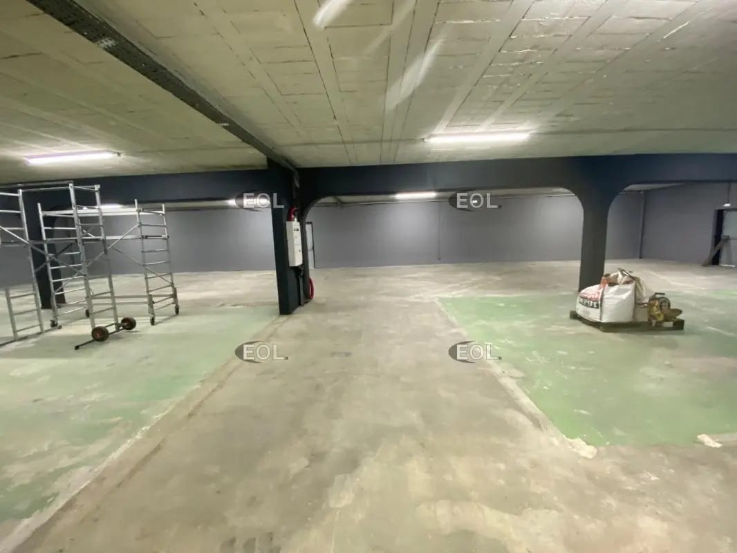 Local d'activités dans Sainte-Geneviève-des-Bois à vendre Photo intérieure– Image 1 sur 6