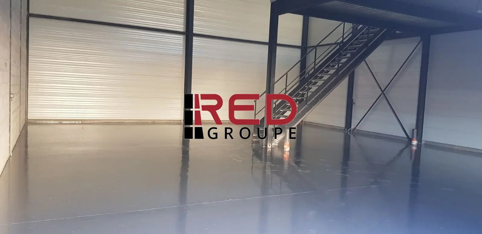 Industriel/Logistique dans Signes à louer Photo intérieure– Image 1 sur 6