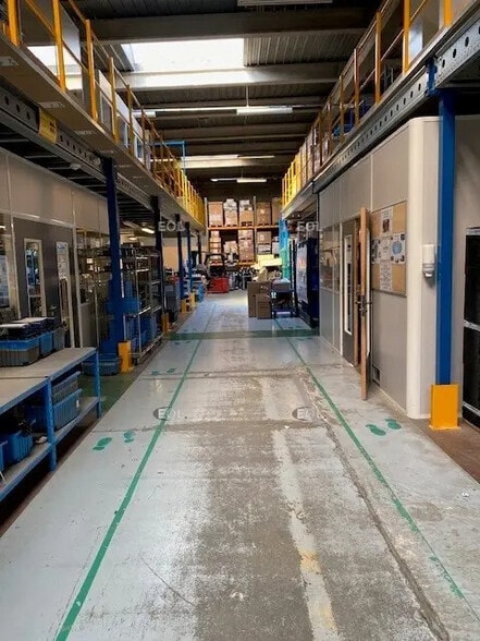 Local d’activités dans Vitrolles à louer - Photo intérieure – Image 3 sur 3