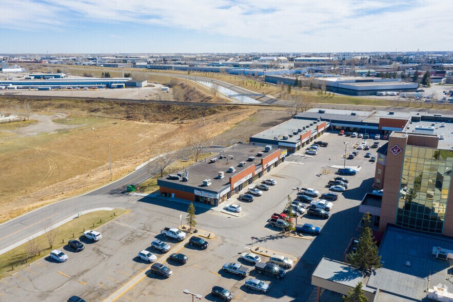2102-2130 Glenmore Crt SE, Calgary, AB à louer - Photo de l’immeuble – Image 3 sur 3