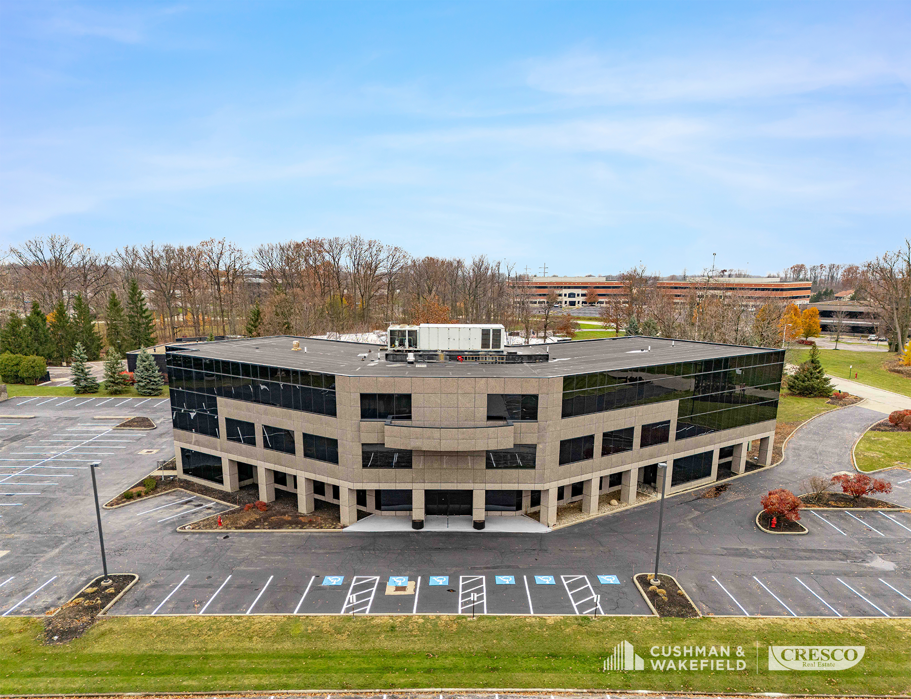 6120 Parkland Blvd, Mayfield Heights, OH à louer Photo principale– Image 1 sur 12