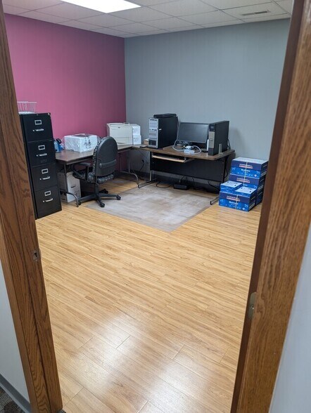 2615 Rainbow Dr, Cedar Falls, IA à louer - Photo de l’immeuble – Image 2 sur 2