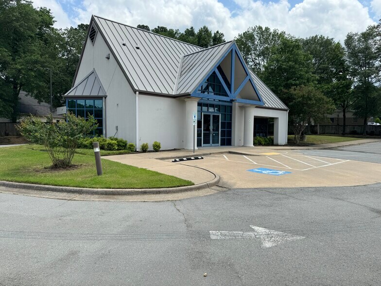 14519 Cantrell Rd, Little Rock, AR à louer - Photo de l’immeuble – Image 1 sur 6
