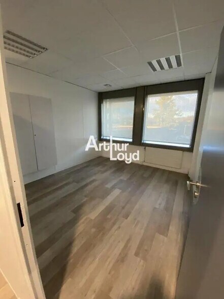 Bureau dans Reims à louer - Photo de l’immeuble – Image 2 sur 7