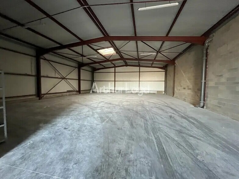 Local d’activités dans Saint-Brice-Courcelles à louer - Photo de l’immeuble – Image 3 sur 7