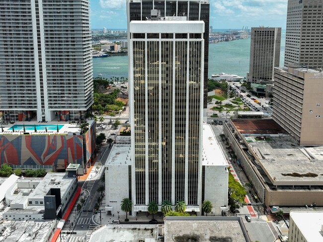 Plus de détails pour 1 SE 3rd Ave, Miami, FL - Bureau à louer