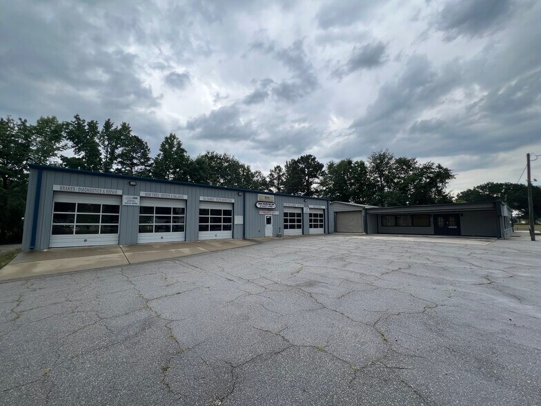 13715 NC 50 Hwy N, Willow Spring, NC à louer - Photo de l’immeuble – Image 2 sur 11