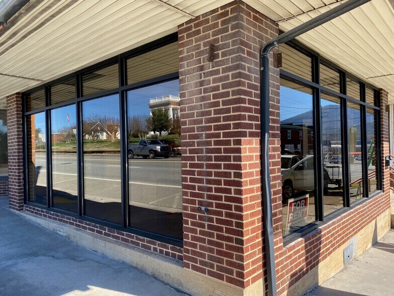 100 N 3rd Ave, Chatsworth, GA à louer - Photo de l’immeuble – Image 2 sur 5