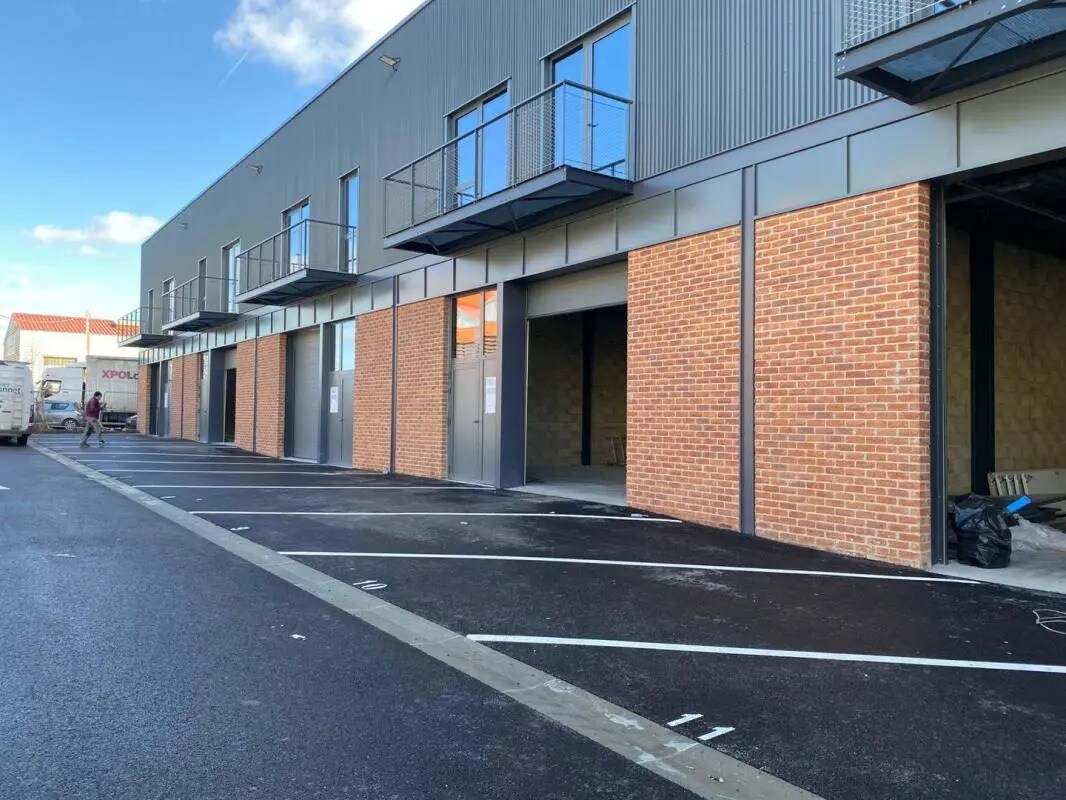 Local d’activités dans Montmagny à louer Photo de l’immeuble– Image 1 sur 4