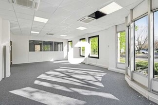 Plus de détails pour 3-5 Place Du Village, Gennevilliers - Bureau à vendre