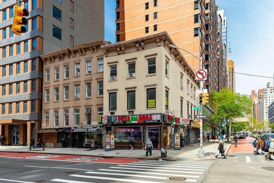 617-621 Second Ave, New York, NY à vendre - Photo de l’immeuble – Image 2 sur 8