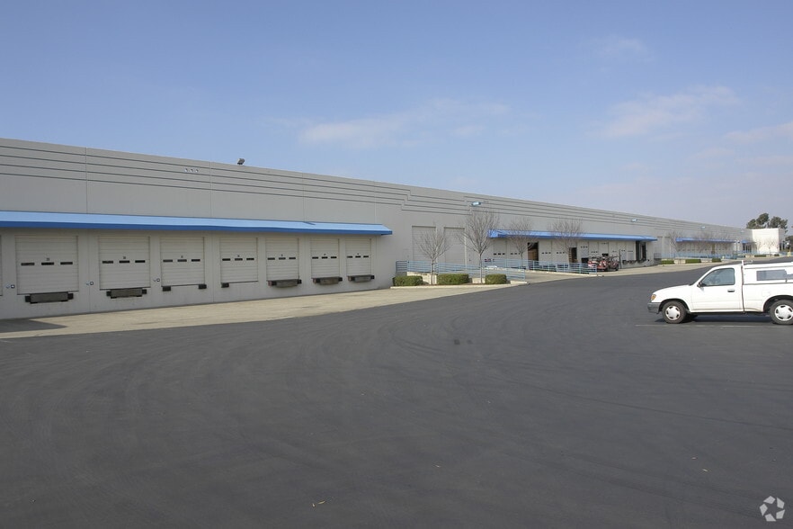 2660-2698 W Winton Ave, Hayward, CA à louer - Photo de l’immeuble – Image 2 sur 5