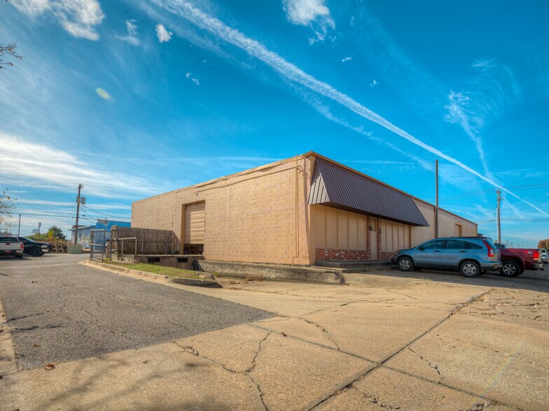 3730-3732 N MacArthur Blvd, Warr Acres, OK à louer - Photo de l’immeuble – Image 2 sur 24