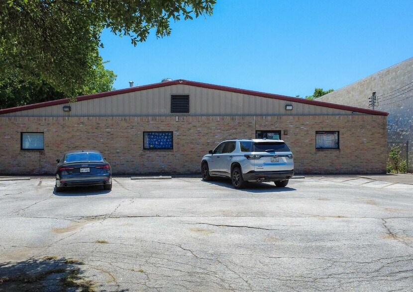 2508 Buena Vista St, San Antonio, TX à vendre - Photo de l’immeuble – Image 2 sur 13