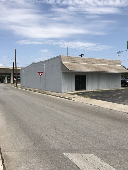 819 S Laredo St, San Antonio, TX à louer - Photo de l’immeuble – Image 2 sur 10