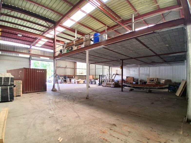 Industriel/Logistique dans Biot à louer - Photo de l’immeuble – Image 3 sur 4