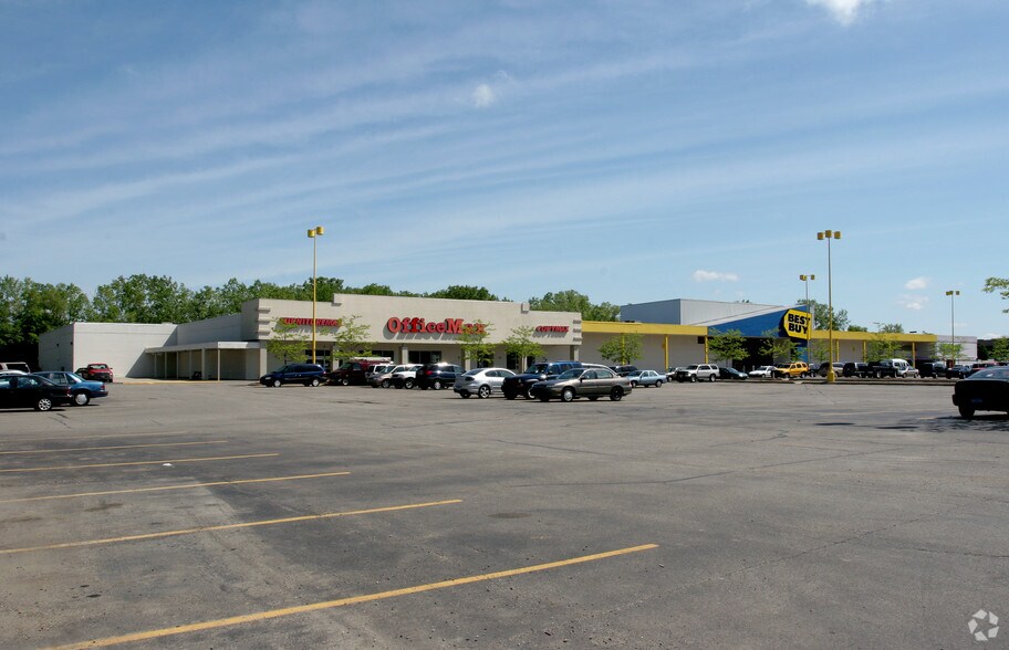 2020 Grand River Ave, Okemos, MI à louer - Photo de l’immeuble – Image 2 sur 9