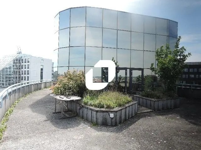 Local d’activités dans Noisy-le-Grand à louer - Photo de l’immeuble – Image 1 sur 15