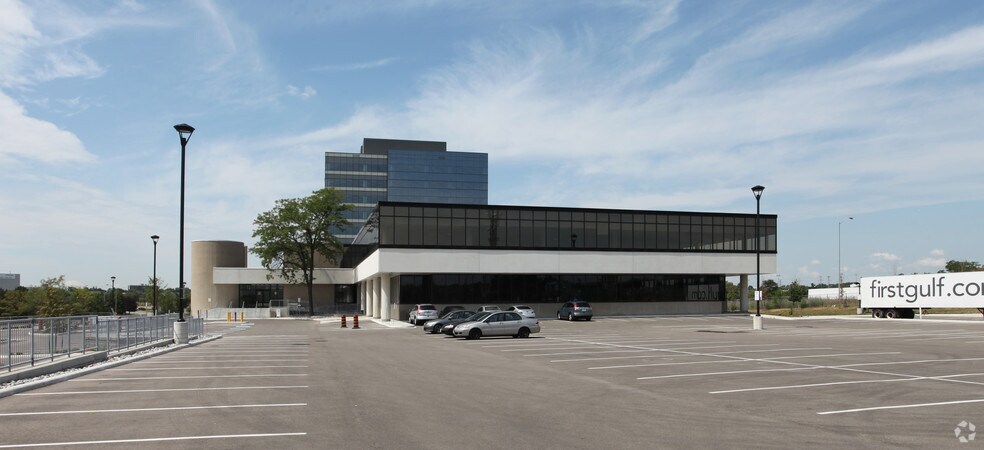 6865 Century Ave, Mississauga, ON à louer - Photo de l’immeuble – Image 2 sur 8