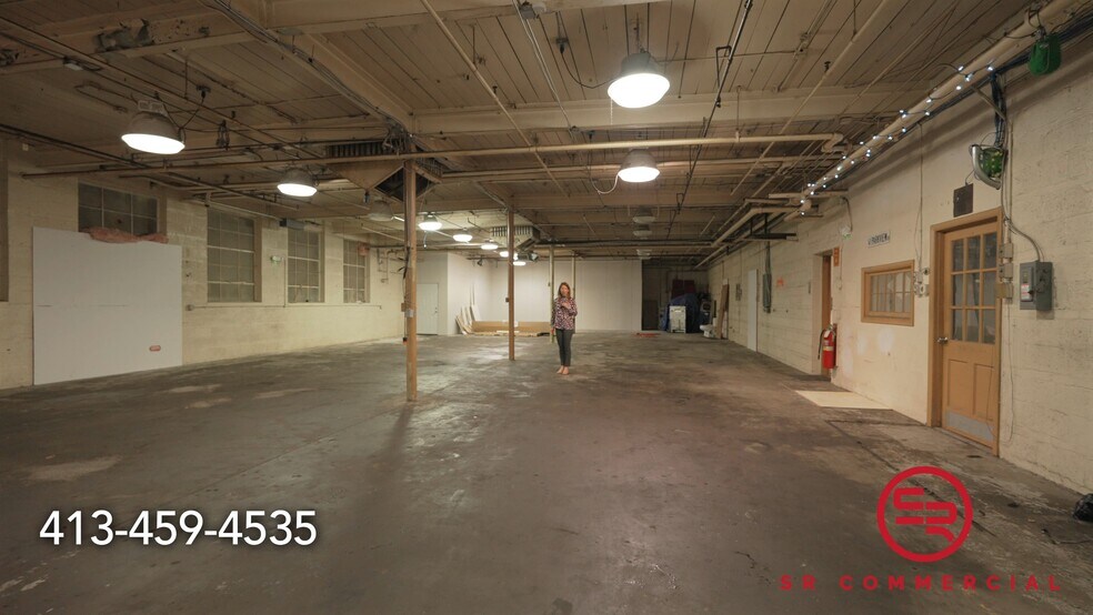 680 Meadow St, Chicopee, MA à louer - Vidéo sur l’annonce professionnelle – Image 2 sur 12