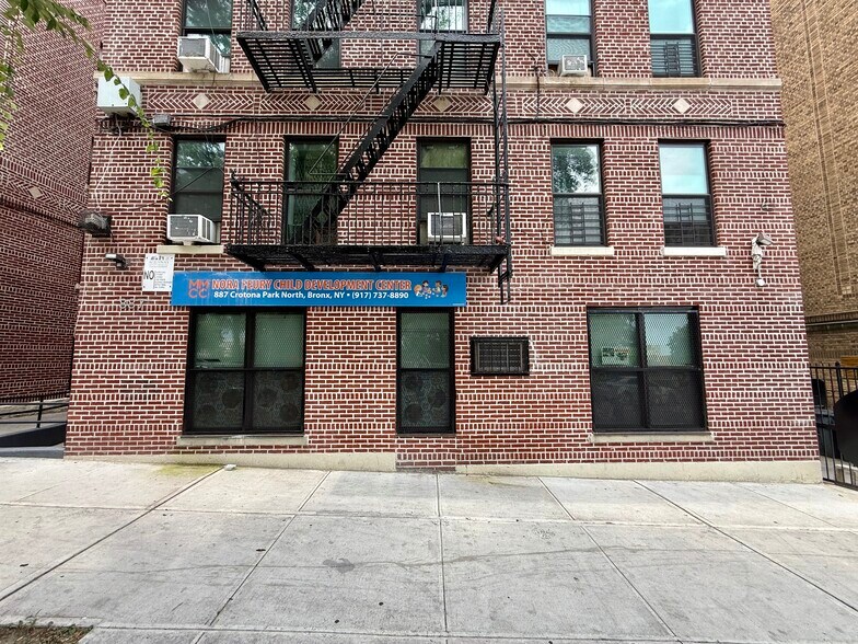 887 Crotona Pky N, Bronx, NY à louer - Photo de l’immeuble – Image 2 sur 18