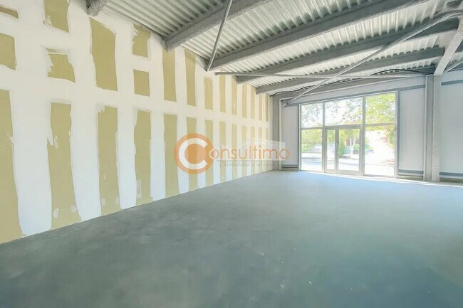 Plus de détails pour Local commercial à louer