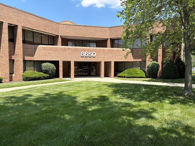 8650 College Blvd, Overland Park, KS à louer - Photo de l’immeuble – Image 2 sur 8