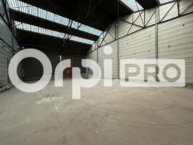 Plus de détails pour Local d'activités à louer