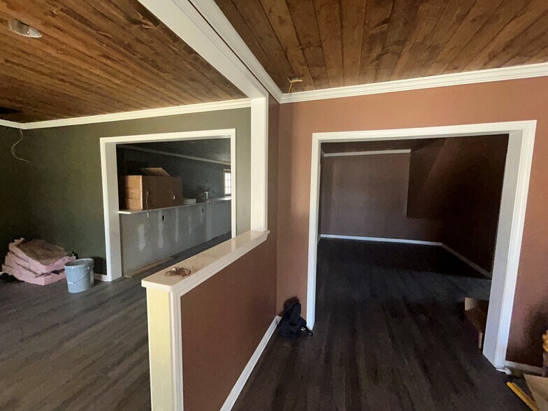 237 E Main St, Yadkinville, NC à vendre - Photo de l’immeuble – Image 3 sur 12