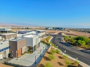 Via Contessa, Las Vegas, NV à louer Photo de l’immeuble– Image 1 sur 6