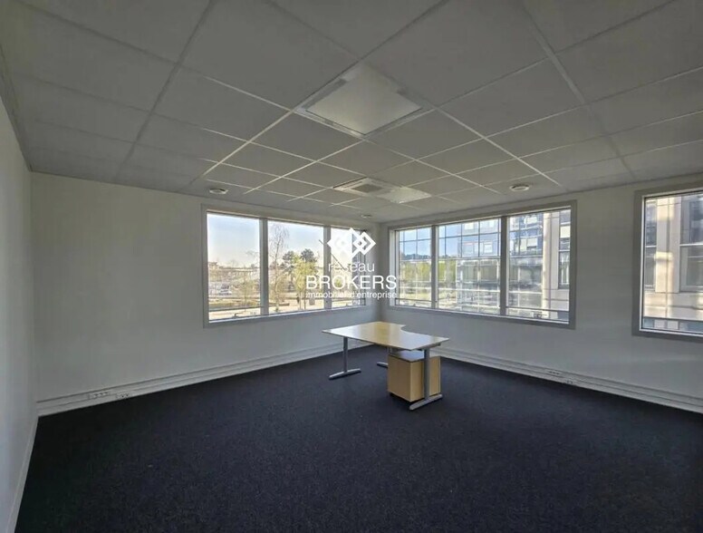 Bureau dans Villepinte à vendre - Photo de l’immeuble – Image 3 sur 7