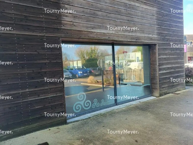 Local commercial dans Plescop à louer - Photo de l’immeuble – Image 1 sur 2