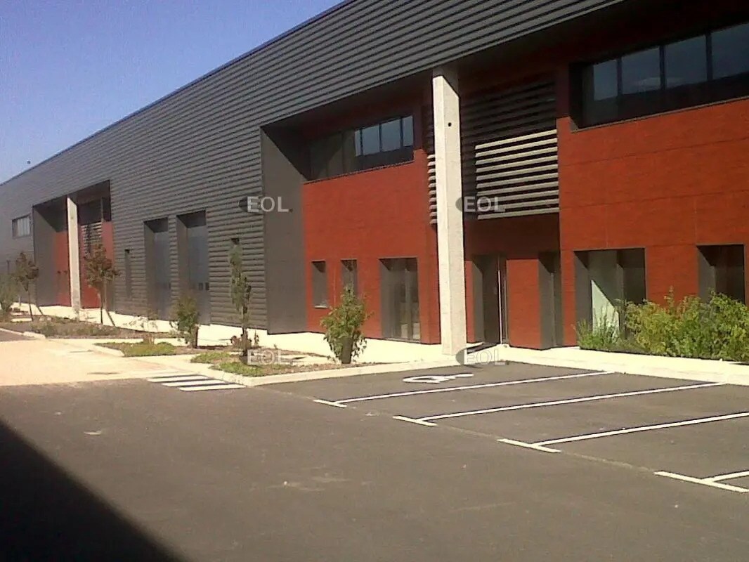 Local d’activités dans Gonesse à louer Photo de l’immeuble– Image 1 sur 2