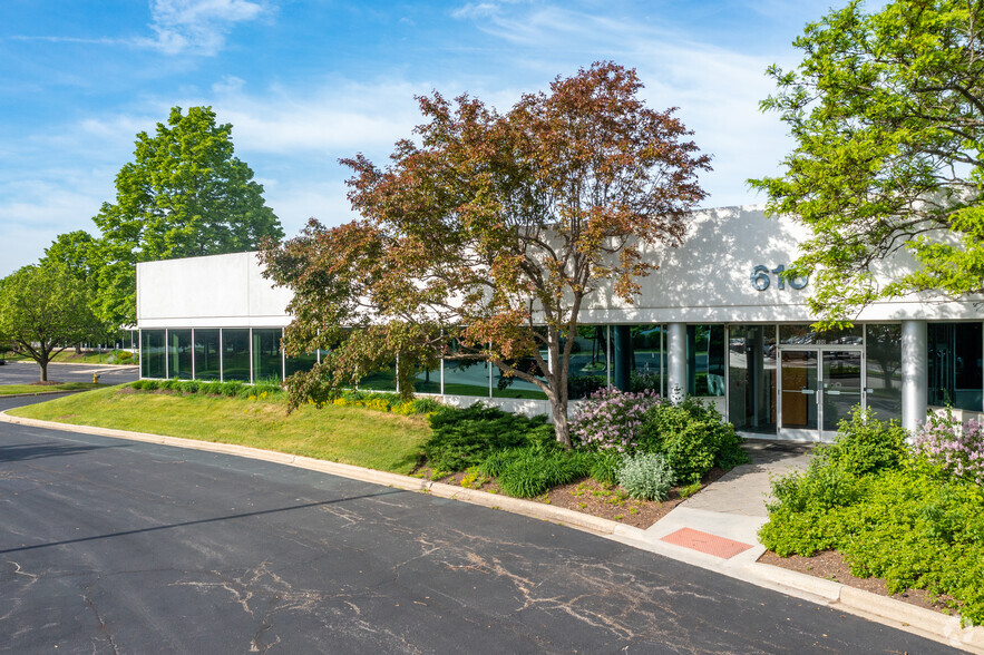 536-616 Atrium Dr, Vernon Hills, IL à louer - Photo de l’immeuble – Image 1 sur 22