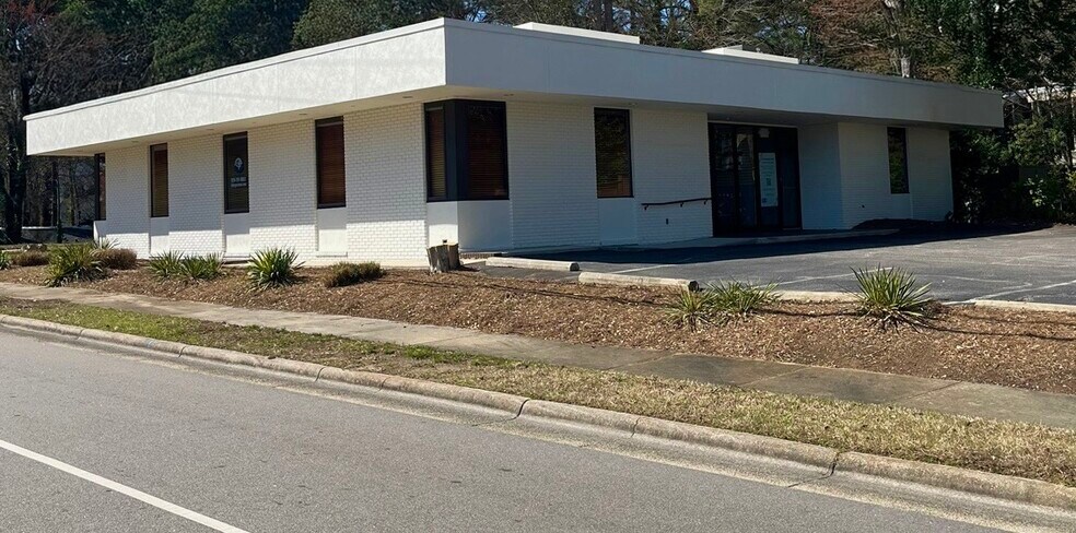 3700 Six Forks Rd, Raleigh, NC à louer - Photo de l’immeuble – Image 1 sur 3