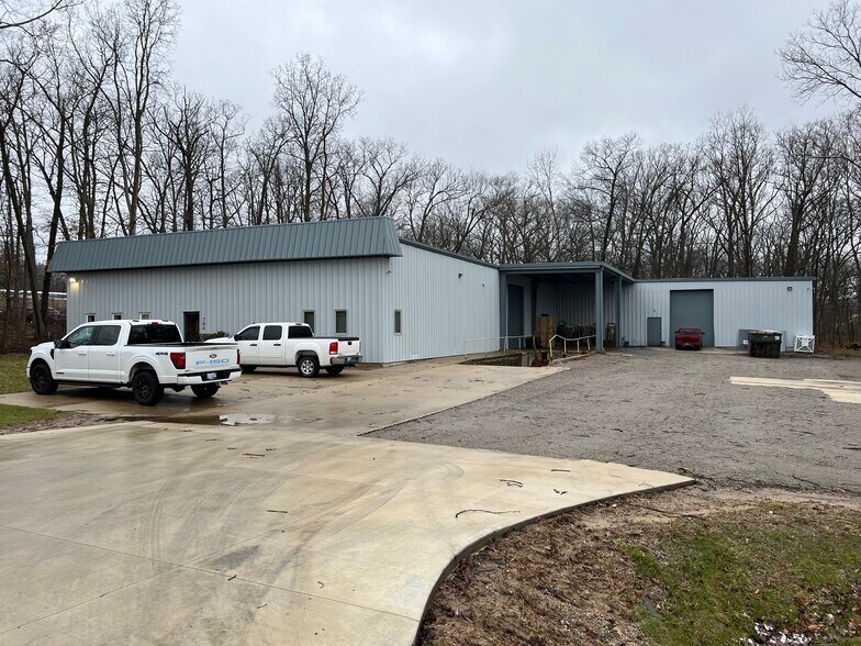 780 McMillan Ave, Owosso, MI à louer - Photo de l’immeuble – Image 3 sur 13