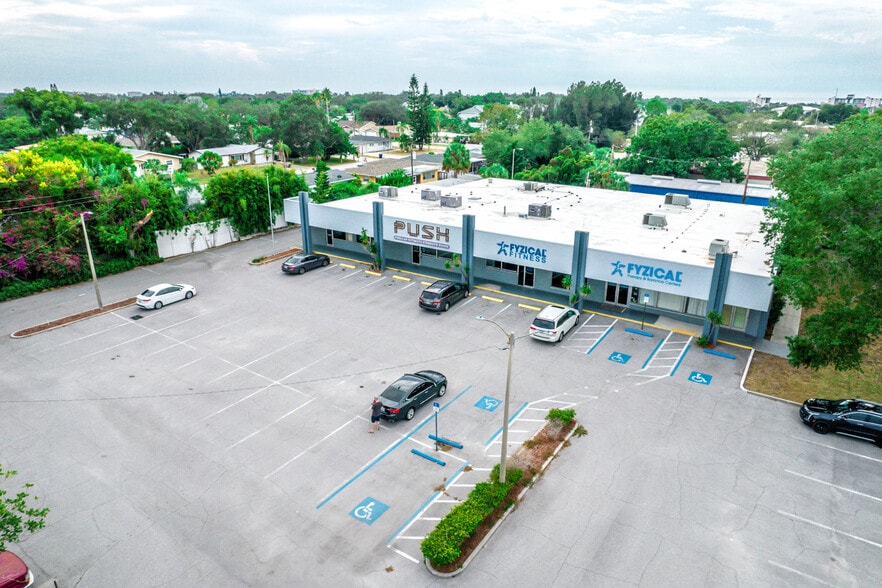 14280 Walsingham Rd, Largo, FL à louer - Photo de l’immeuble – Image 2 sur 15