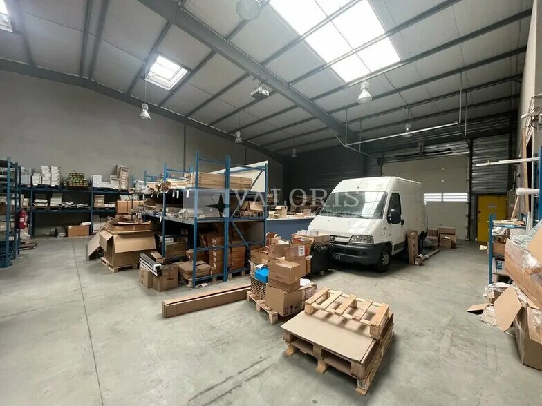 12 Rue Fulgencio Gimenez, Vaulx-en-Velin à louer - Photo de l’immeuble – Image 3 sur 9