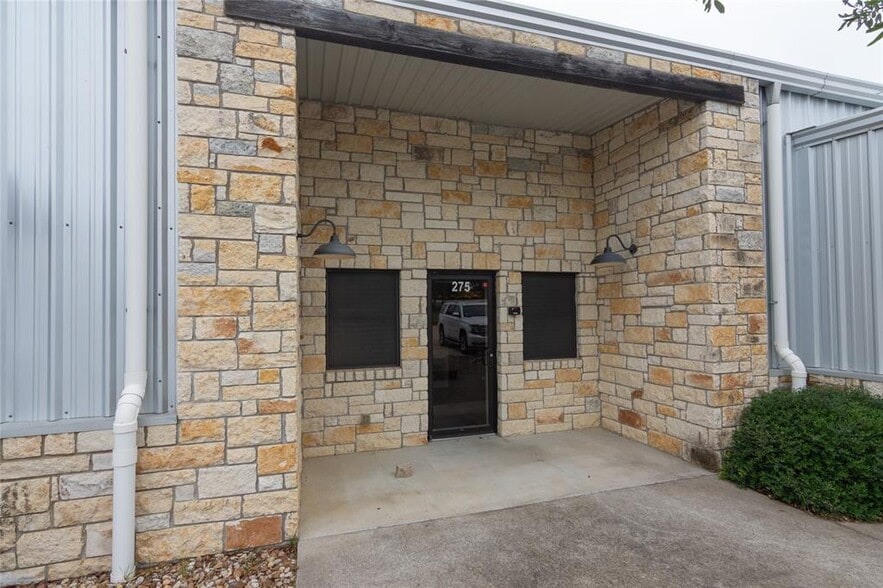 275 Frog Pond Ln, Dripping Springs, TX à louer - Photo de l’immeuble – Image 2 sur 22